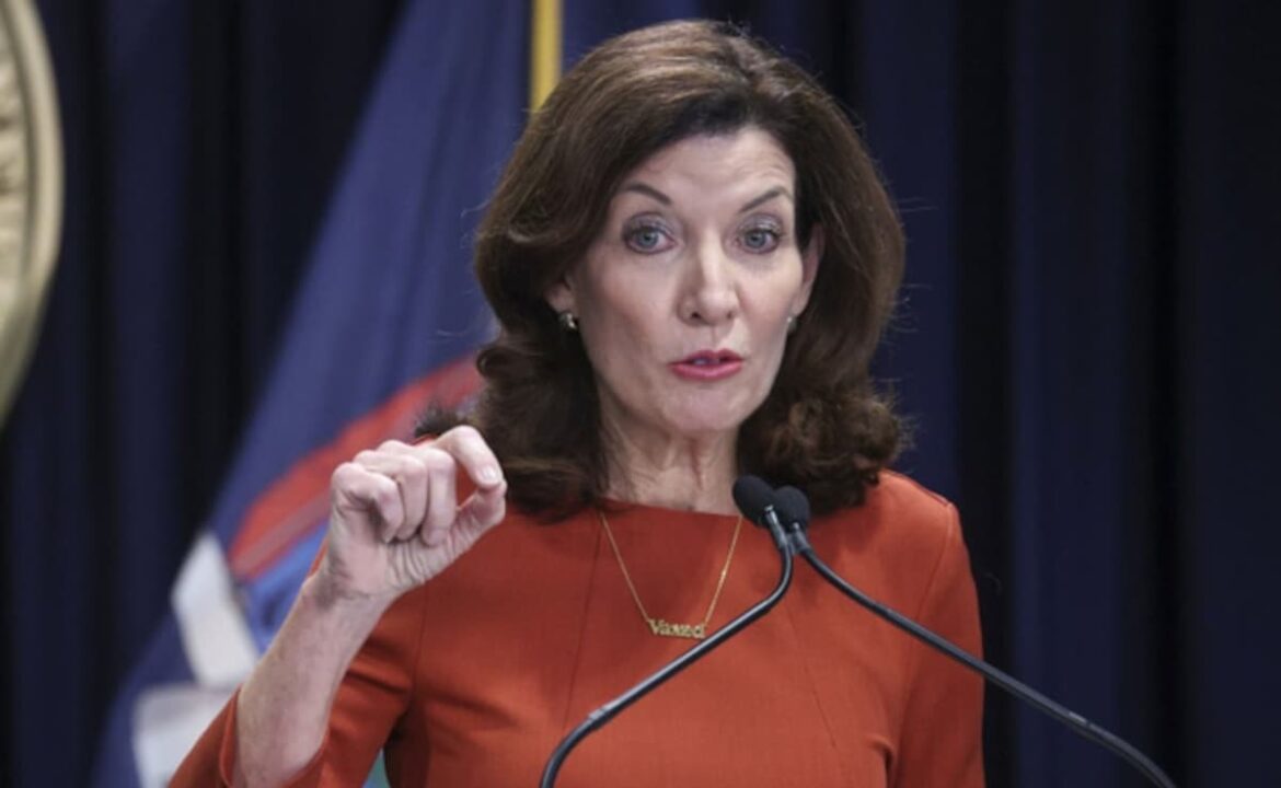 న్యూయార్క్ గవర్నర్ యాంటిసెమిటిజం భయాలపై 'పాలస్తీనా అధ్యయనాలు' జాబ్ పోస్టింగ్
