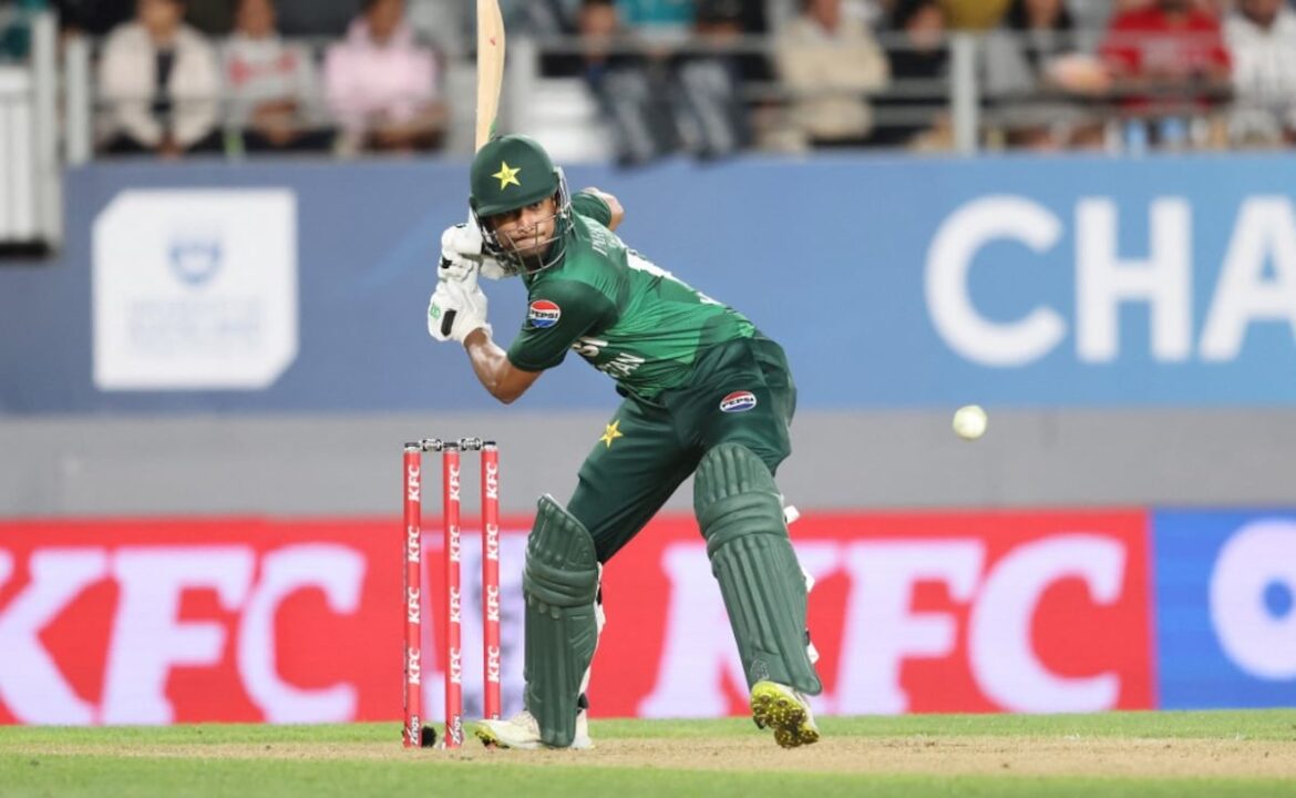 బాబర్ అజామ్ యొక్క చారిత్రాత్మక రికార్డు 22 ఏళ్ల హసన్ నవాజ్ vs న్యూజిలాండ్, పాకిస్తాన్ నుండి 1 వ స్థానంలో నిలిచింది ...
