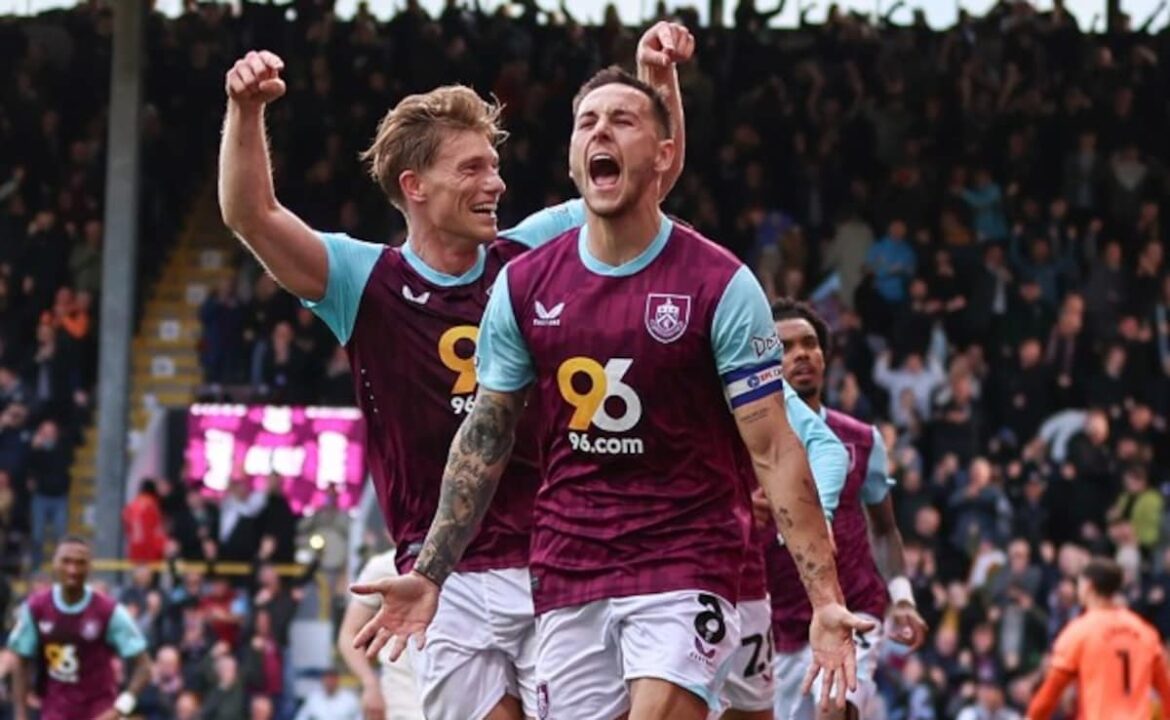 EFL ఛాంపియన్‌షిప్ ప్రమోషన్ తర్వాత లీడ్స్ యునైటెడ్, బర్న్లీ ప్రీమియర్ లీగ్‌కు తిరిగి రావడానికి బర్న్లీ
