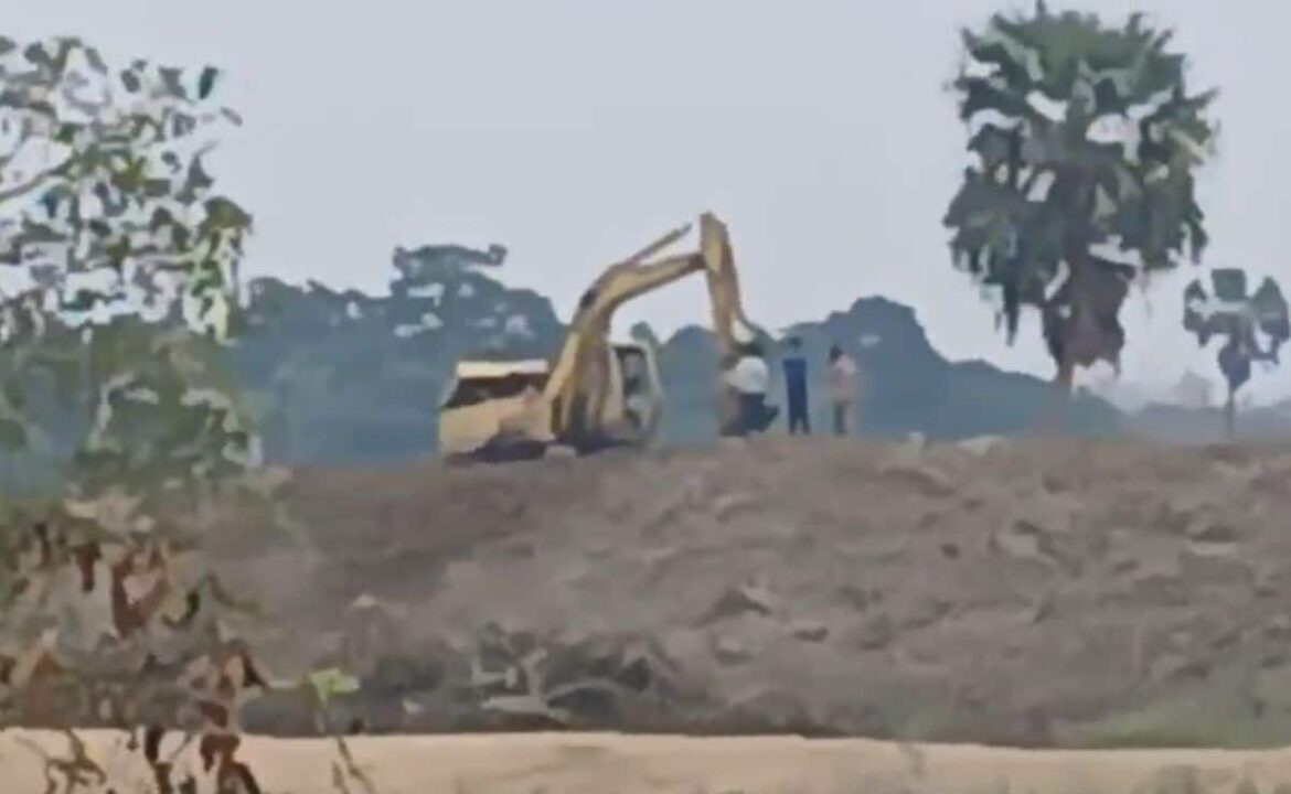 త్రిపుర బృందాన్ని భారతదేశం-బంగ్లాదేశ్ సరిహద్దుకు పంపుతుంది.
