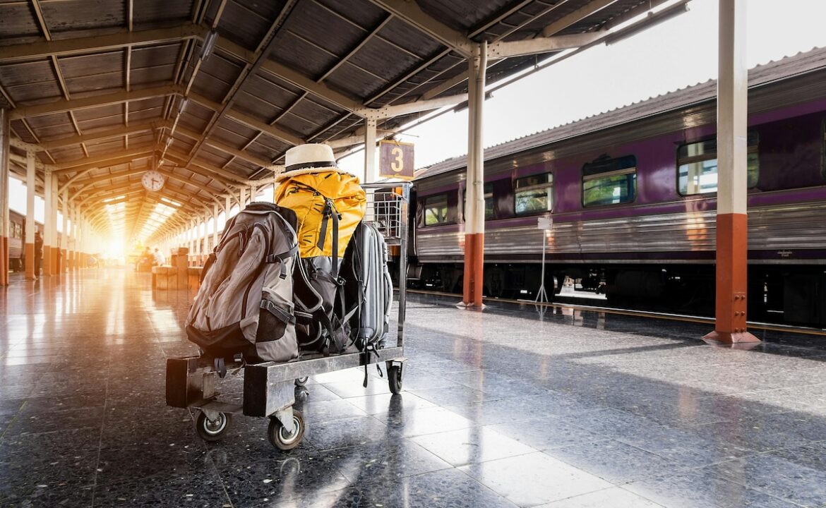 భారీ సామానుతో ప్రయాణిస్తున్నారా? ఇబ్బంది లేని ప్రయాణం కోసం ఈ సులభమైన హాక్‌ను ప్రయత్నించండి
