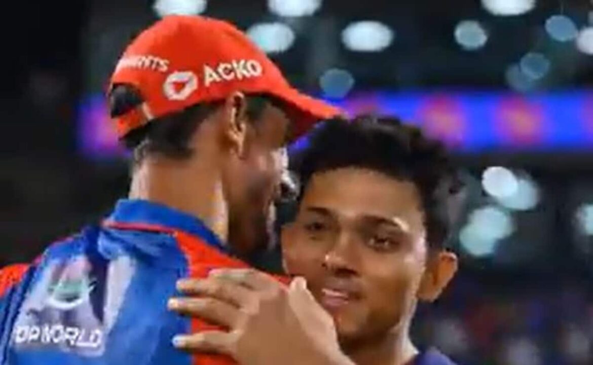 మిచెల్ స్టార్క్ వద్ద అపఖ్యాతి పాలైన "నెమ్మదిగా" జిబే తరువాత, యస్ లెజెండ్‌తో యశస్వి జైస్వాల్ బంధాలు. చూడండి
