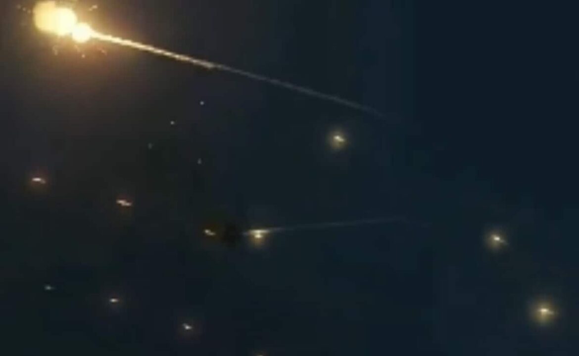 ఇండియా-పాక్ 100-గంటల క్షిపణి, డ్రోన్ యుద్ధం
