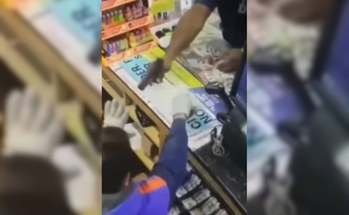 గుజరాతీ వ్యక్తి యుఎస్ షాపులో చనిపోయినట్లు దొంగ చేత కస్టమర్‌గా నటిస్తున్నారు
