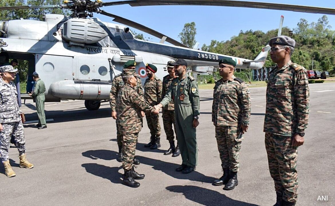 చీఫ్ ఆఫ్ డిఫెన్స్ స్టాఫ్ జనరల్ అనిల్ చౌహాన్ భారతీయ సైన్యం యొక్క పోరాట సంసిద్ధత యొక్క 'వ్యూహాత్మక సమీక్ష' నిర్వహిస్తాడు
