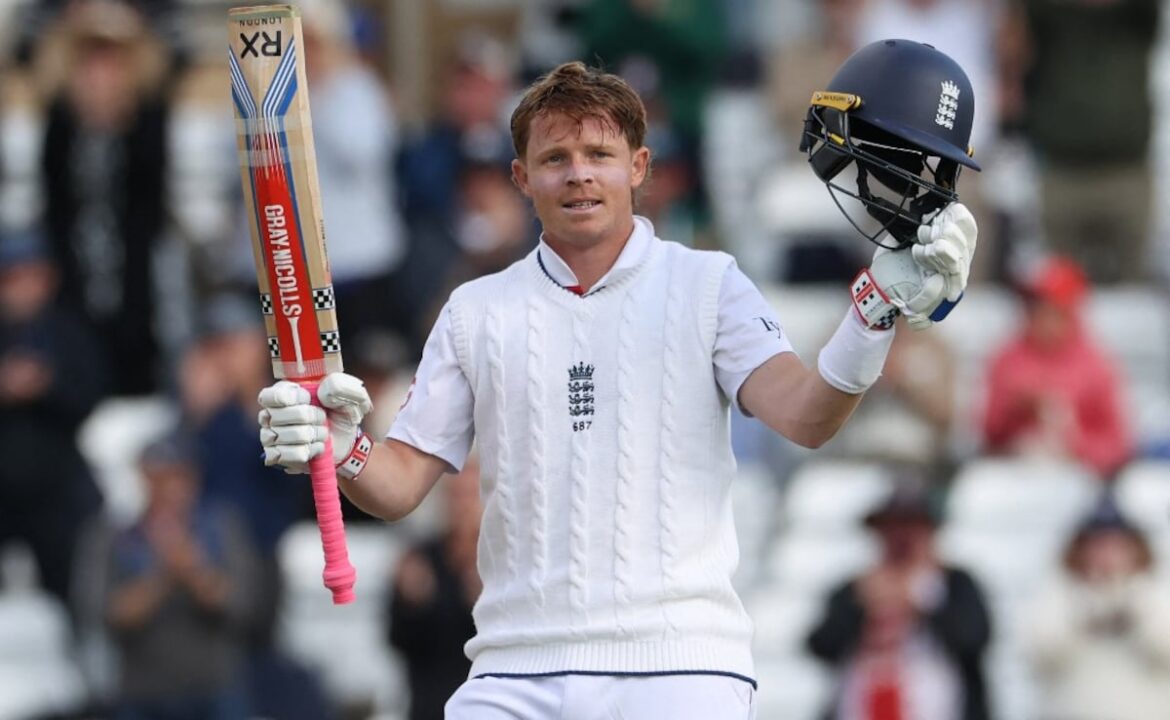 జింబాబ్వేపై ఇంగ్లాండ్ అల్లర్లు చేయడంతో మొదటి మూడు వందలలోని కొట్టారు
