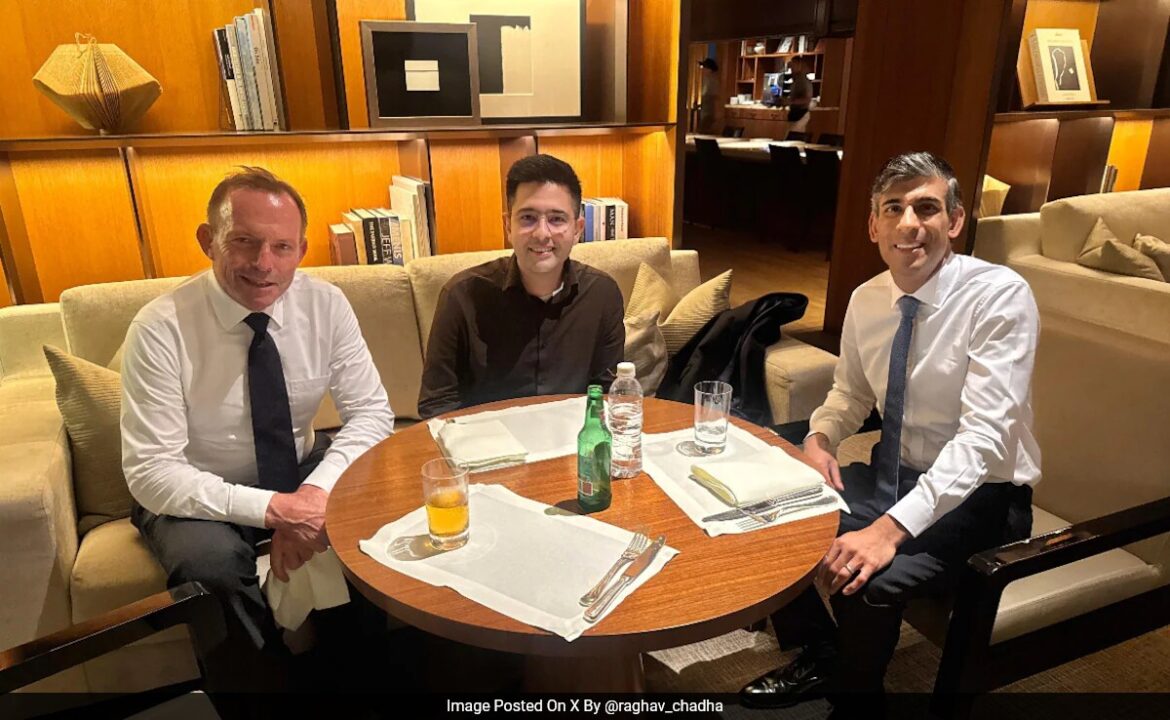 రాఘవ్ చాధా సియోల్ సమ్మిట్లో 2 మాజీ పిఎంఎస్ తో “ప్రత్యేక క్షణం” రాఘవ్ చాధా సియోల్ సమ్మిట్లో 2 మాజీ పిఎంఎస్ తో "ప్రత్యేక క్షణం" ను పంచుకున్నాడు