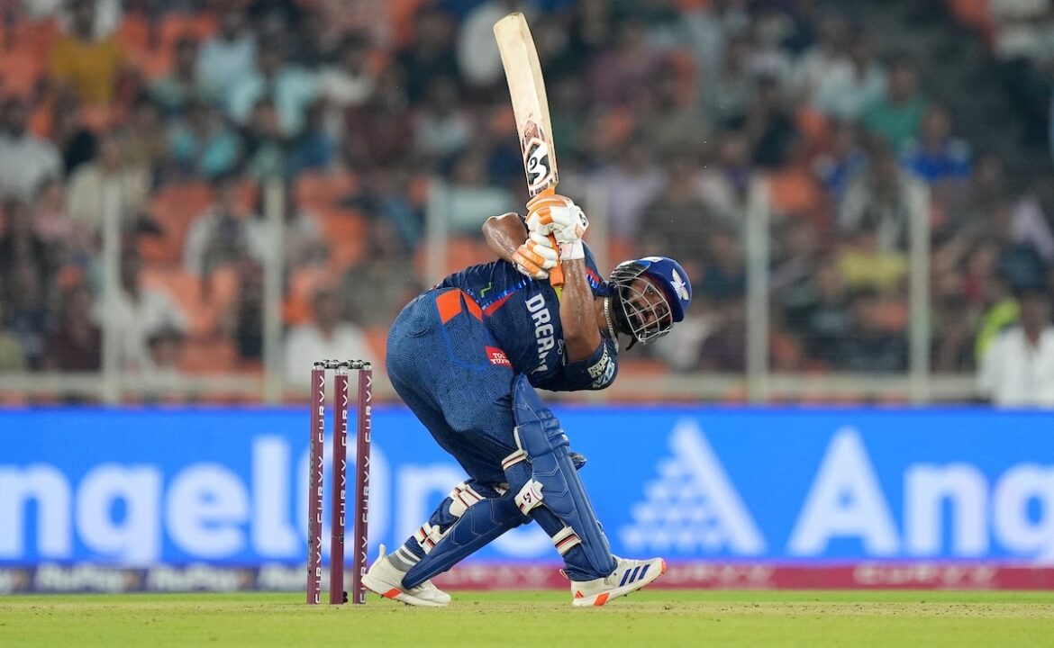 రిషబ్ పంత్ ఎల్‌ఎస్‌జి వర్సెస్ జిటి కోసం నో-లుక్ సిక్స్‌ను స్లామ్ చేస్తుంది. షాట్ వైరల్ అవుతుంది. చూడండి
