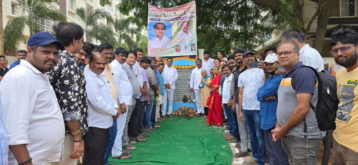 . . యల్ కాలనీలో కాలనీలో సీసీ రోడ్డు కు శంకుస్థాపన చేసిన పీయేసీ చైర్మన్ గాంధీ గాంధీ
