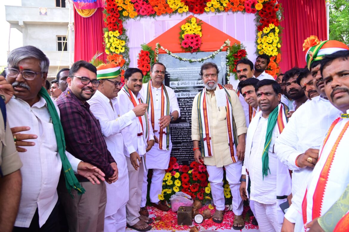 అభివృద్ధి కార్యక్రమాలకు భూమి పూజలో పాల్గొన్న రాష్ట్ర మంత్రులు మంత్రులు
