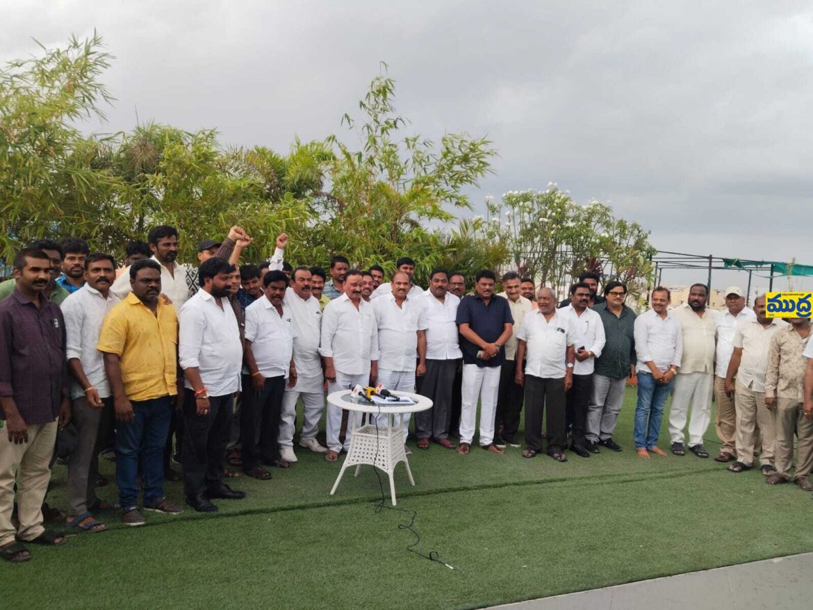 పదవి దాహంతో కాపు వర్గంలో స్వార్థపూరిత రాజకీయాలు
