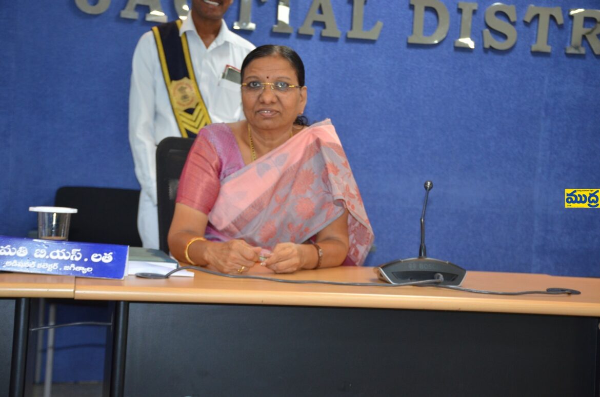 ప్రజావాణి దరఖాస్తులకు అధిక ప్రాధాన్యత ఇచ్చి పరిష్కరించాలి
