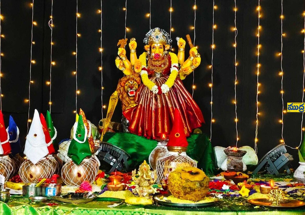 వారాహి నవరాత్రి ఉత్సవాల సందర్భంగా అమ్మవారికి లక్ష పుష్పార్చన పుష్పార్చన
