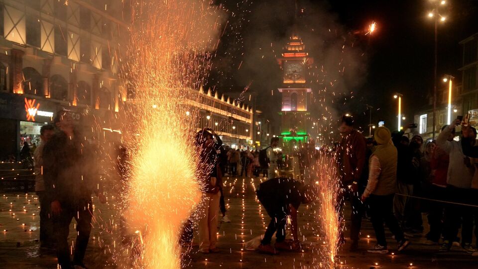 కాలిఫోర్నియాలో అధికారిక సెలవు దినంగా దీపావళి- కాలిఫోర్నియా దీపావళి స్టేట్ హాలిడే మూడవ కాలిఫోర్నియాలో అధికారిక సెలవు దినంగా దీపావళి- కాలిఫోర్నియా దీపావళి స్టేట్ హాలిడే మూడవ యుఎస్ స్టేట్ అని ప్రకటించింది, అలా చేయటానికి,